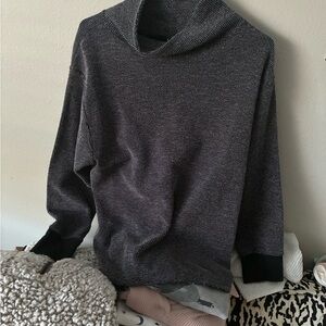 NIKE YOGA Cozy Black Turtleneck THERMAL Sweater for Women